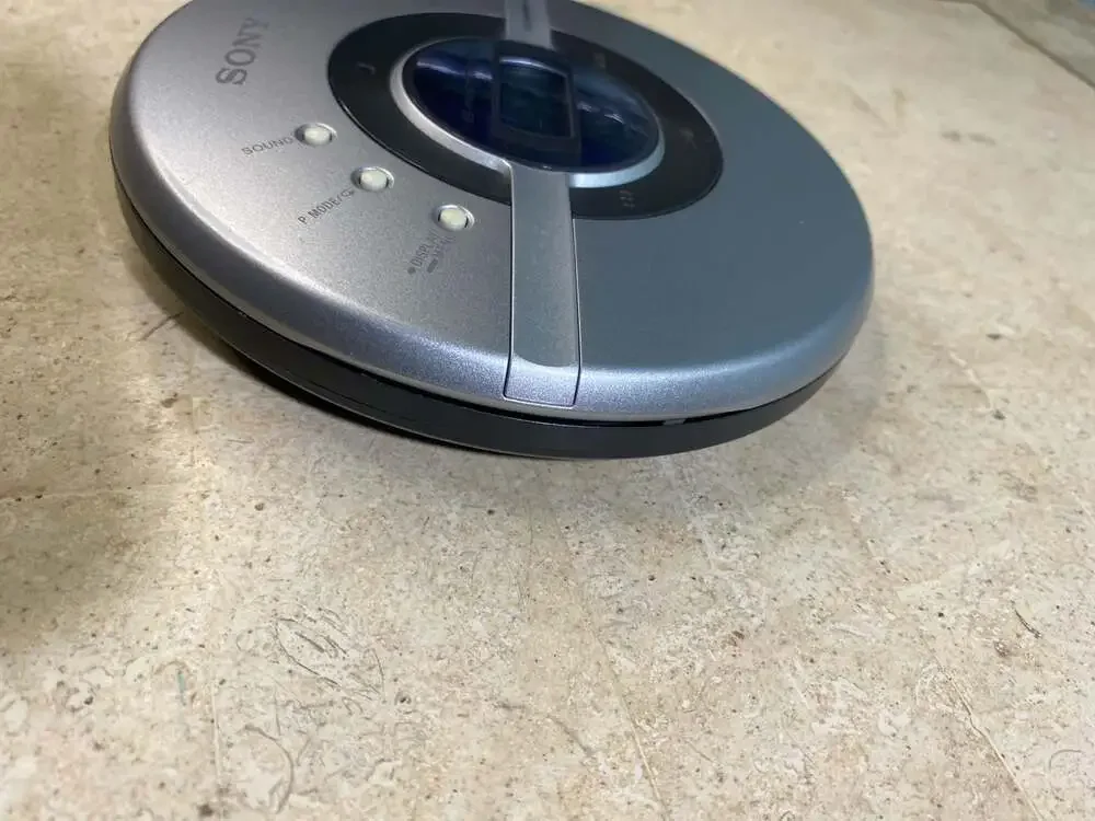Sony CD Walkman D-EJ109 Portable CD Player with G-Protection (display faded)